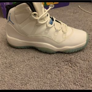 AIR JORDAN 11 RETRO 'LEGEND BLUE'